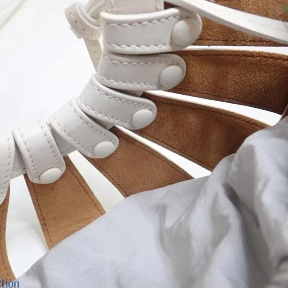 Bottega Veneta Leather Shell Bag - Picture 8 of 11